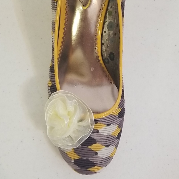 Yellow and Gray with rose heels size 8 - Picture 3 of 8